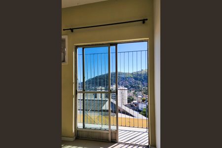 Apartamento à venda com 61m², 2 quartos e 1 vaga Apartamento à venda com 61m², 2 quartos e 1 vagaVaranda