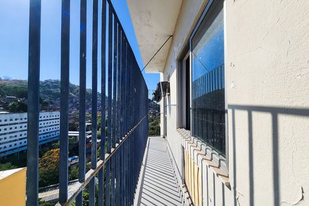Apartamento à venda com 61m², 2 quartos e 1 vaga Apartamento à venda com 61m², 2 quartos e 1 vagaVaranda