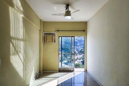 Apartamento à venda com 61m², 2 quartos e 1 vaga Apartamento à venda com 61m², 2 quartos e 1 vagaSala