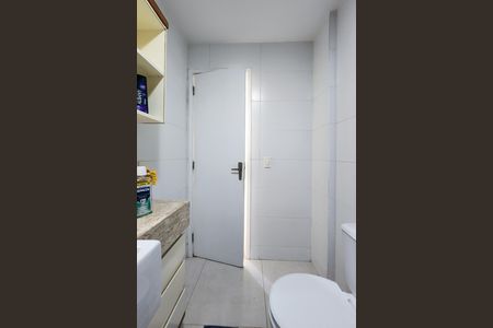 Apartamento à venda com 61m², 2 quartos e 1 vaga Apartamento à venda com 61m², 2 quartos e 1 vagaBanheiro