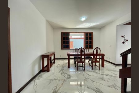 Casa para alugar com 380m², 5 quartos e 4 vagas