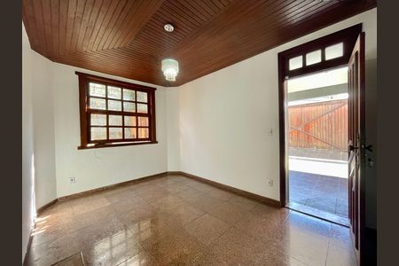 Casa para alugar com 5 quartos, 380m² em Palmares, Belo Horizonte