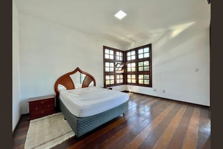Casa para alugar com 380m², 5 quartos e 4 vagas