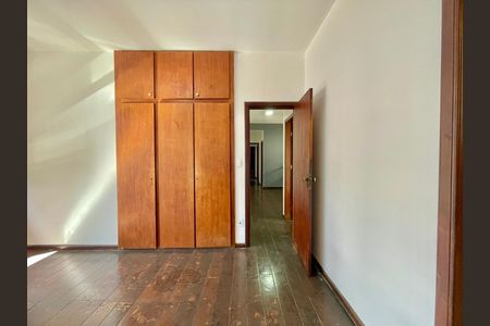 Casa para alugar com 380m², 5 quartos e 4 vagas
