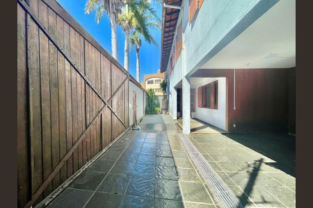 Casa para alugar com 380m², 5 quartos e 4 vagas