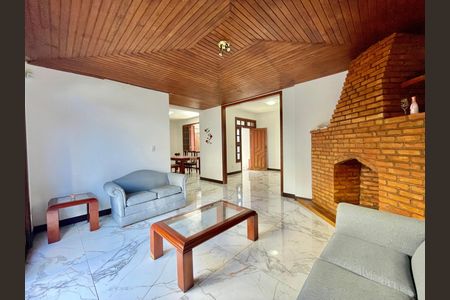 Casa para alugar com 380m², 5 quartos e 4 vagas