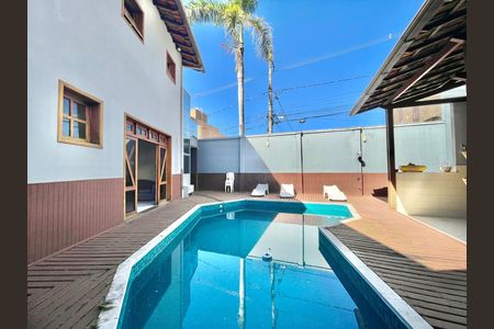 Casa para alugar com 380m², 5 quartos e 4 vagas