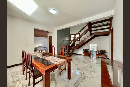 Casa para alugar com 5 quartos, 380m² em Palmares, Belo Horizonte