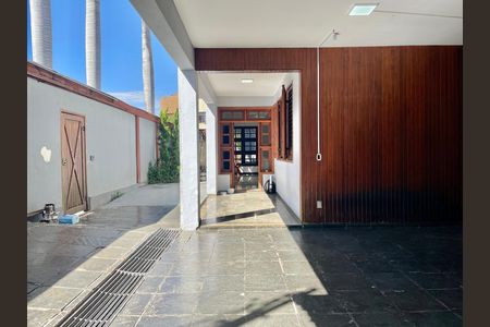 Casa para alugar com 380m², 5 quartos e 4 vagas