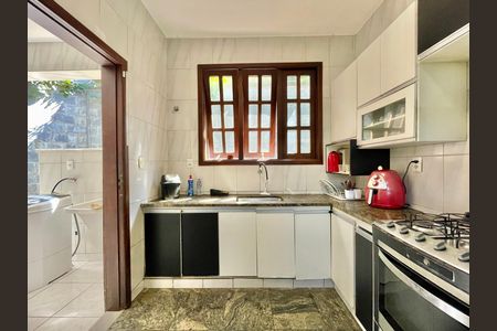 Casa para alugar com 380m², 5 quartos e 4 vagas