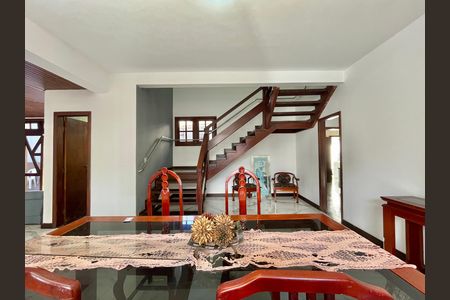Casa para alugar com 380m², 5 quartos e 4 vagas