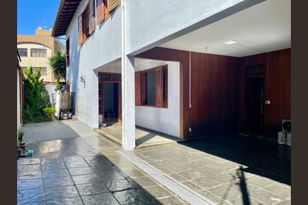 Casa para alugar com 380m², 5 quartos e 4 vagas