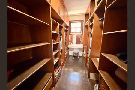 Casa para alugar com 380m², 5 quartos e 4 vagas