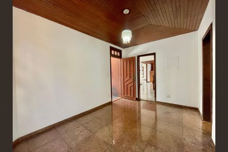 Casa para alugar com 380m², 5 quartos e 4 vagas