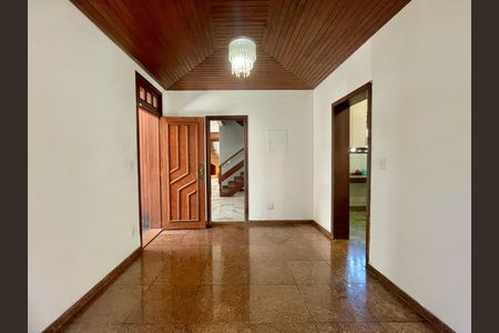 Casa para alugar com 380m², 5 quartos e 4 vagas