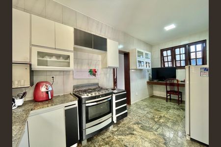 Casa para alugar com 380m², 5 quartos e 4 vagas