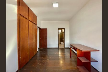 Casa para alugar com 380m², 5 quartos e 4 vagas