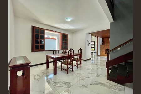Casa para alugar com 380m², 5 quartos e 4 vagas
