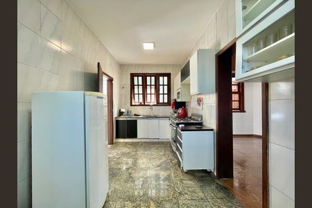 Casa para alugar com 380m², 5 quartos e 4 vagas