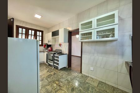 Casa para alugar com 380m², 5 quartos e 4 vagas