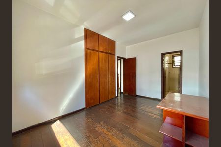 Casa para alugar com 380m², 5 quartos e 4 vagas