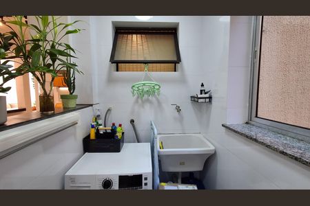 Apartamento à venda com 82m², 3 quartos e 1 vagaÁrea de Serviço 
