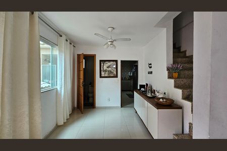 Casa para alugar com 200m², 2 quartos e 2 vagas Casa para alugar com 200m², 2 quartos e 2 vagasSala