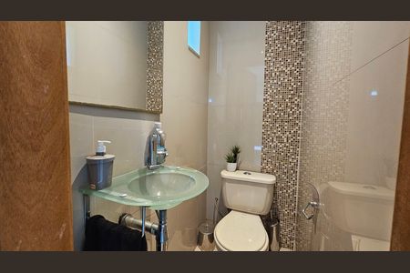 Casa para alugar com 200m², 2 quartos e 2 vagas Casa para alugar com 200m², 2 quartos e 2 vagasLavabo