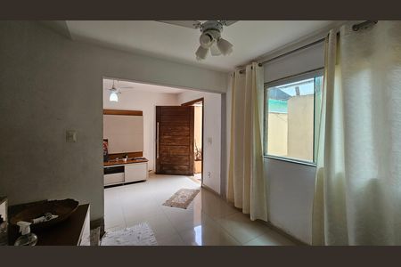 Casa para alugar com 200m², 2 quartos e 2 vagas Casa para alugar com 200m², 2 quartos e 2 vagasSala