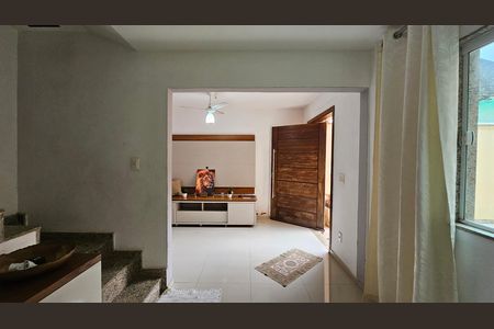 Casa para alugar com 200m², 2 quartos e 2 vagas Casa para alugar com 200m², 2 quartos e 2 vagasSala