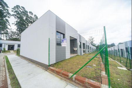 Casa de condomínio para alugar com 43m², 2 quartos e 2 vagas Casa de condomínio para alugar com 43m², 2 quartos e 2 vagasFachada lateral