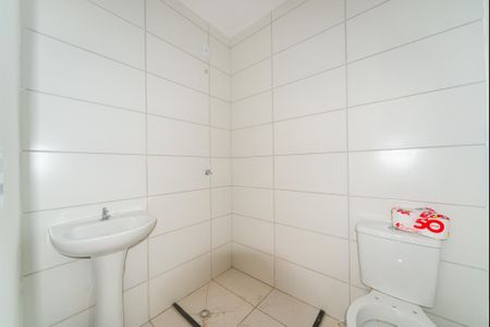 Banheiro de casa de condomínio para alugar com 2 quartos, 43m² em Viamópolis, Viamão