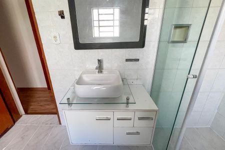 Casa para alugar com 160m², 2 quartos e 1 vaga Casa para alugar com 160m², 2 quartos e 1 vagaBanheiro