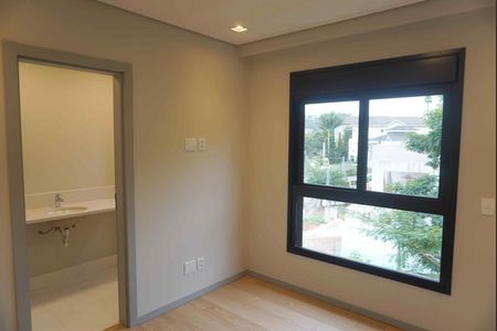 Casa de condomínio à venda com 309m², 4 quartos e 4 vagasSuite 3