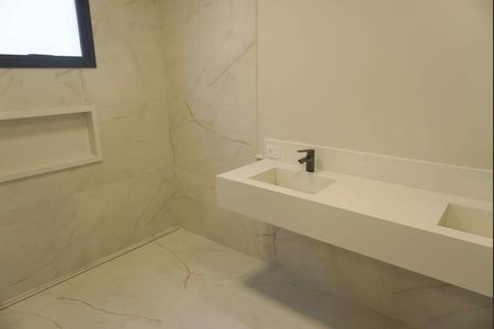 Casa de condomínio à venda com 309m², 4 quartos e 4 vagasBanheiro da Suíte 4
