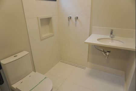 Casa de condomínio à venda com 309m², 4 quartos e 4 vagasBanheiro da Suíte 1