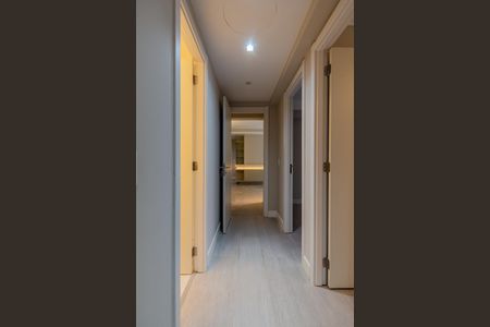 Corredor de apartamento para alugar com 3 quartos, 100m² em Cristal, Porto Alegre