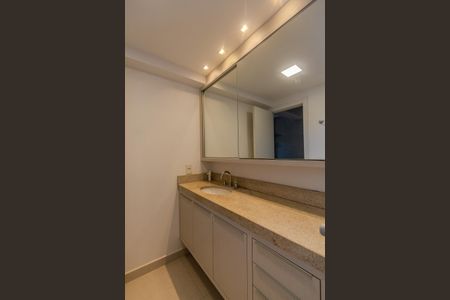 Banheiro Social de apartamento para alugar com 3 quartos, 100m² em Cristal, Porto Alegre