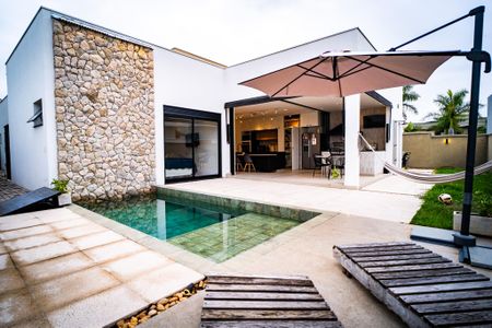 Casa de condomínio para alugar com 242m², 4 quartos e 4 vagasQuintal