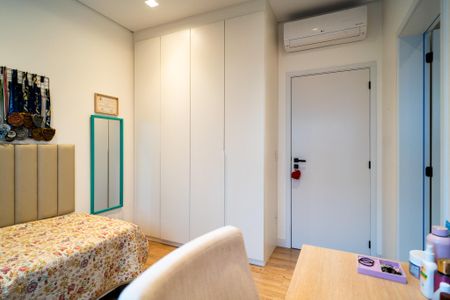 Casa de condomínio para alugar com 242m², 4 quartos e 4 vagasSuíte 3