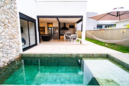 Casa de condomínio para alugar com 242m², 4 quartos e 4 vagasPiscina