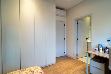 Casa de condomínio para alugar com 242m², 4 quartos e 4 vagasSuíte 3