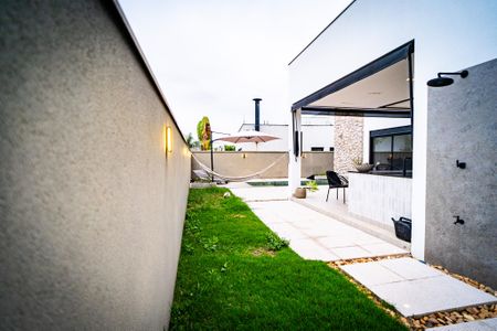 Casa de condomínio para alugar com 242m², 4 quartos e 4 vagasQuintal