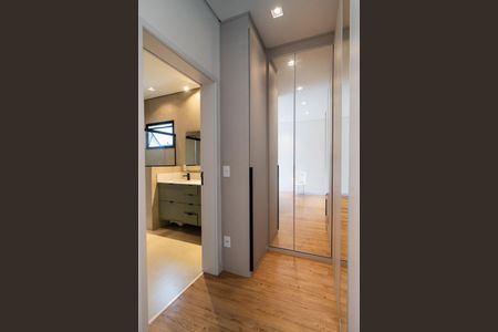 Casa de condomínio para alugar com 242m², 4 quartos e 4 vagasCloset da suíte