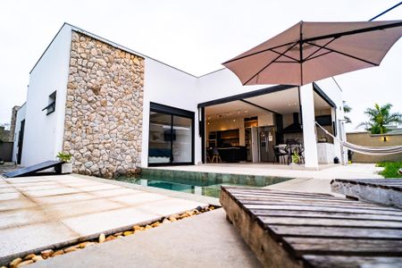 Casa de condomínio para alugar com 242m², 4 quartos e 4 vagasQuintal