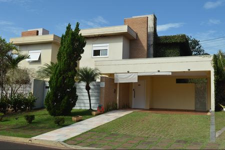 Casa de condomínio para alugar com 222m², 3 quartos e 4 vagasFachada
