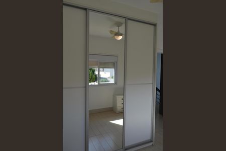 Casa de condomínio para alugar com 222m², 3 quartos e 4 vagasQuarto 1
