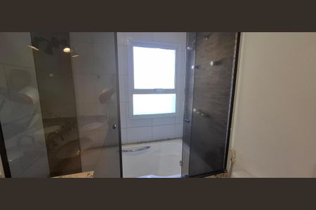 Casa de condomínio para alugar com 222m², 3 quartos e 4 vagas Casa de condomínio para alugar com 222m², 3 quartos e 4 vagasBanheiro da Suíte