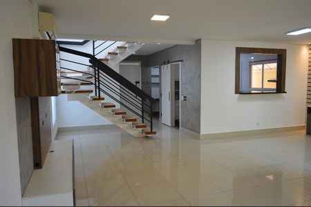 Casa de condomínio para alugar com 222m², 3 quartos e 4 vagasSala