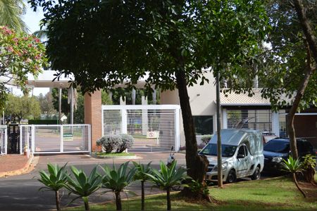 Casa de condomínio para alugar com 222m², 3 quartos e 4 vagasFachada e portaria